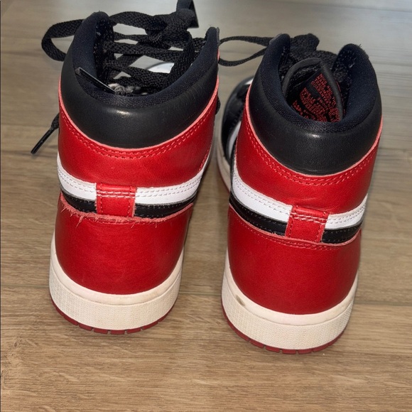 Jordan Retro 1 High OG youth size 6Y - Picture 2 of 7